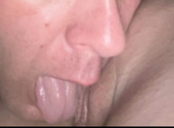 Скучно одиноко соседка в гости приходит