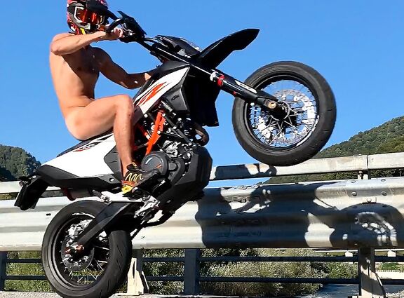 Пиши, если прикусила губу)