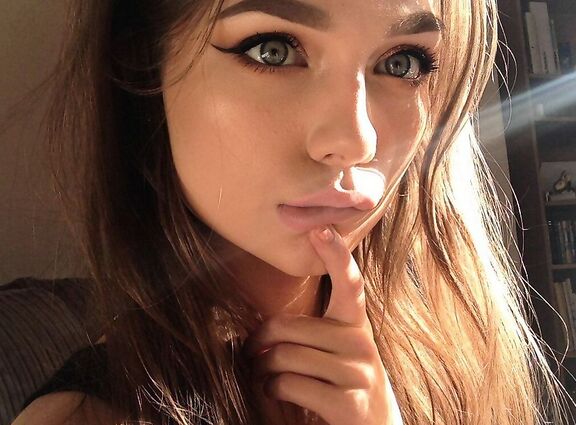 Вместо пальчика бы член