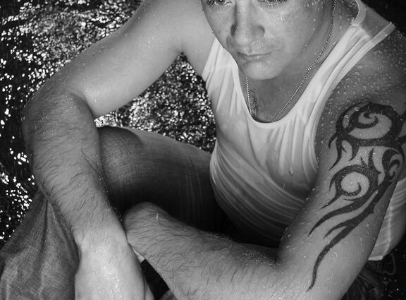 Я под дождиком.