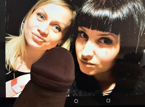 Мальчики балуются